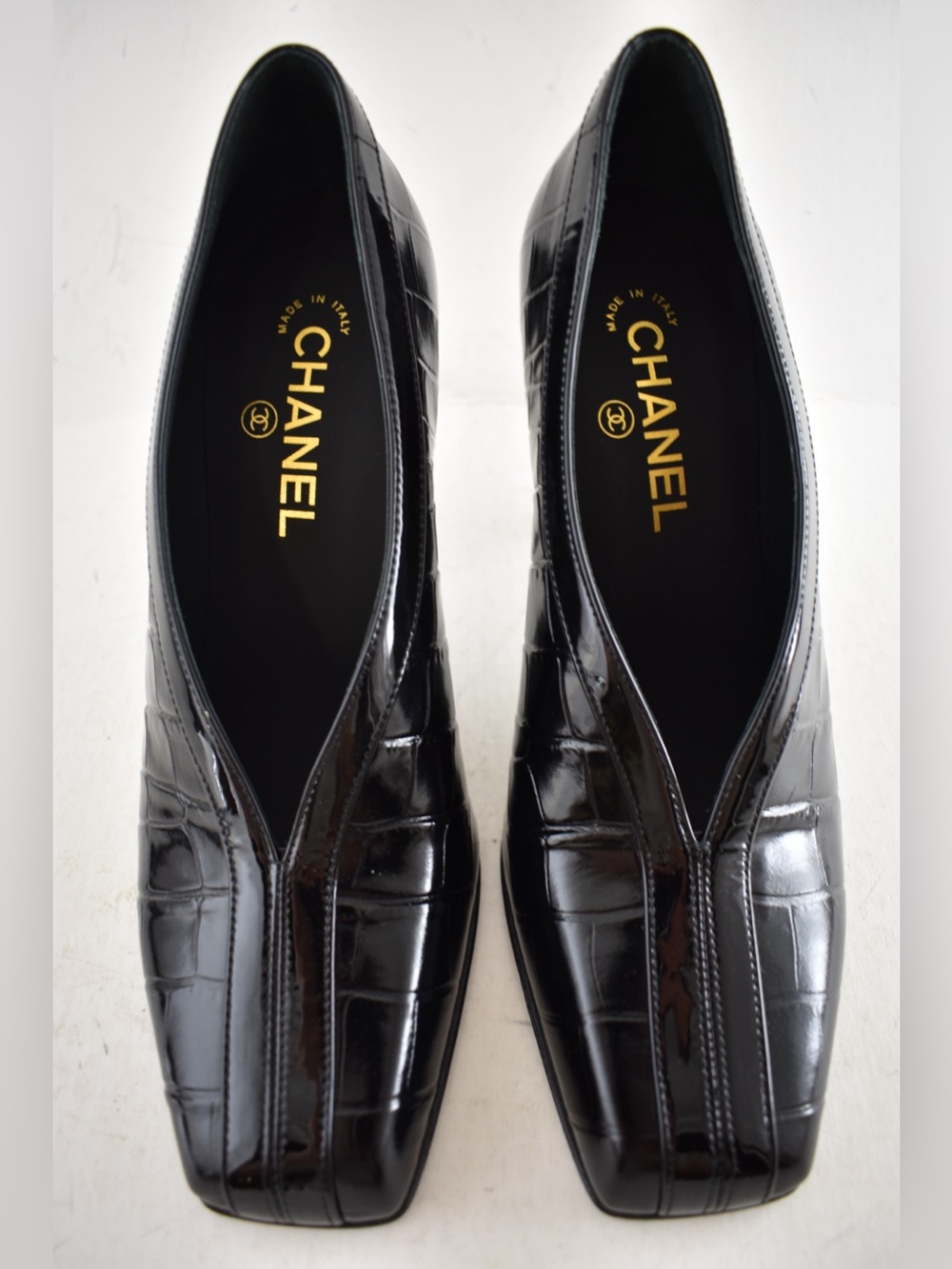 Chanel 26S Blazy Black Crocodile Croc Embossed Patent CC Gold Logo Heel Pump 39 - Picture 8 of 16
